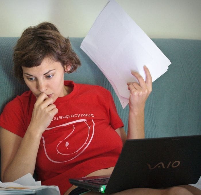 Las mujeres sufren hasta 3 brechas digitales