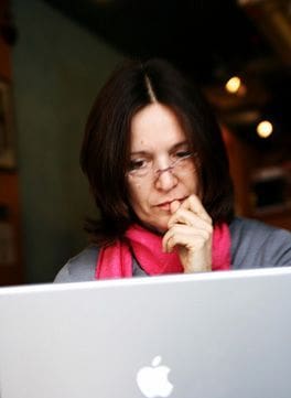 Las mujeres van a la consulta en la red