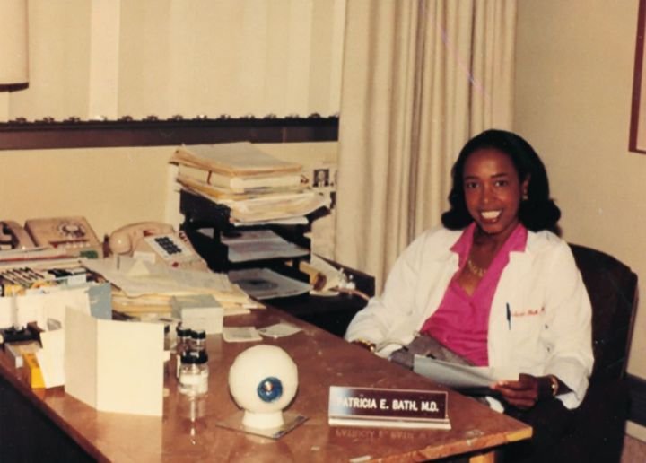 La doctora Patricia Bath se ve en 1984 en UCLA.