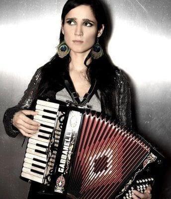 Julieta Venegas: La feminidad no se valora lo suficiente