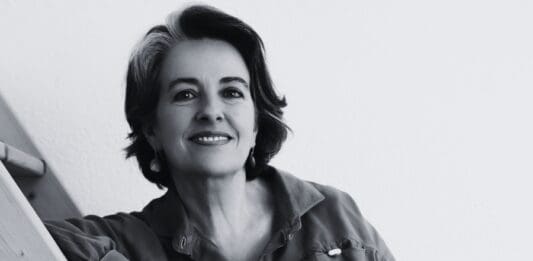 Ana Hernando celebra 25 años de su primera obra pública "Danzando para la luna"