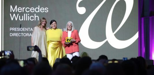 Mercedes Wullich recibe el premio al Liderazgo Femenino y la Inspiración en la Gala WITH