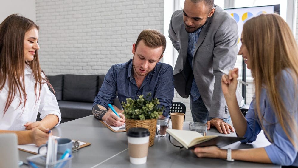 10 medidas que deben tomar las empresas para cuidar la salud mental de sus equipos