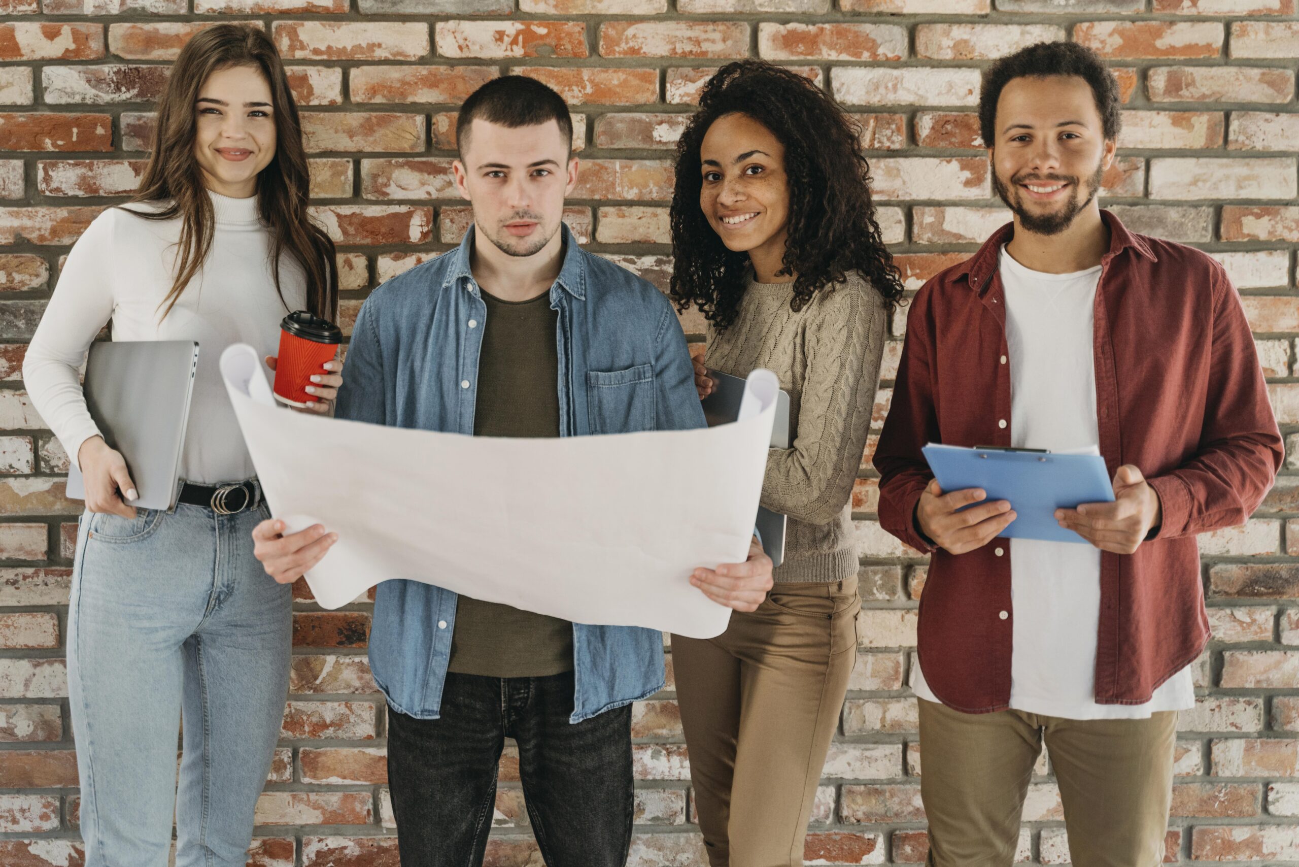 Estas son las profesiones con más oportunidades para los jóvenes, según el Barómetro Primer Empleo 2025 de LinkedIn