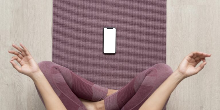 Detox digital sin estrés: estrategias para desconectar del móvil y el correo sin perder el ritmo laboral