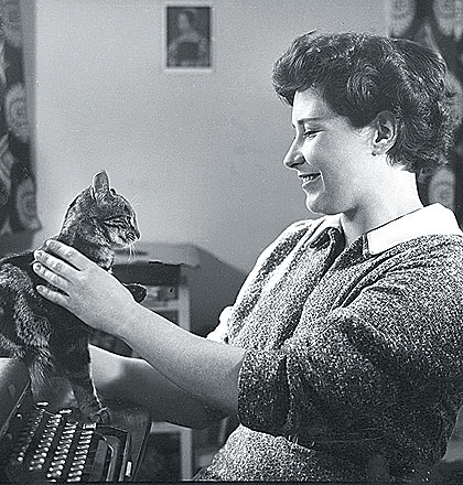 Día del Gato: Mujeres que encontraron inspiración en sus felinos