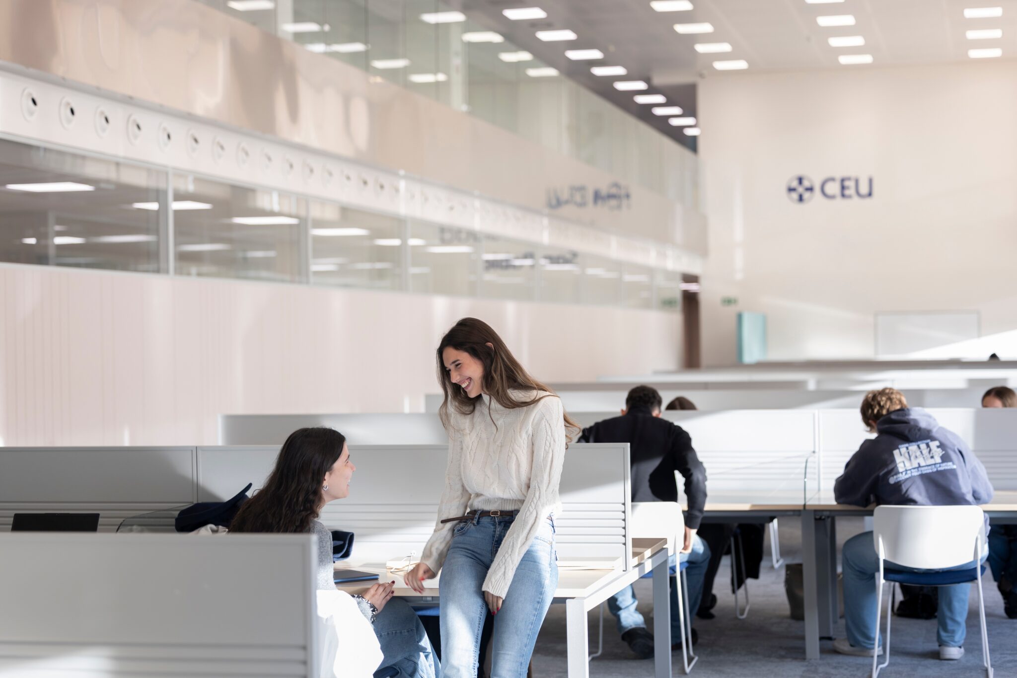 CEU aumenta sus becas y ayudas un 24% hasta alcanzar los 30 millones de euros en el curso 2025-26