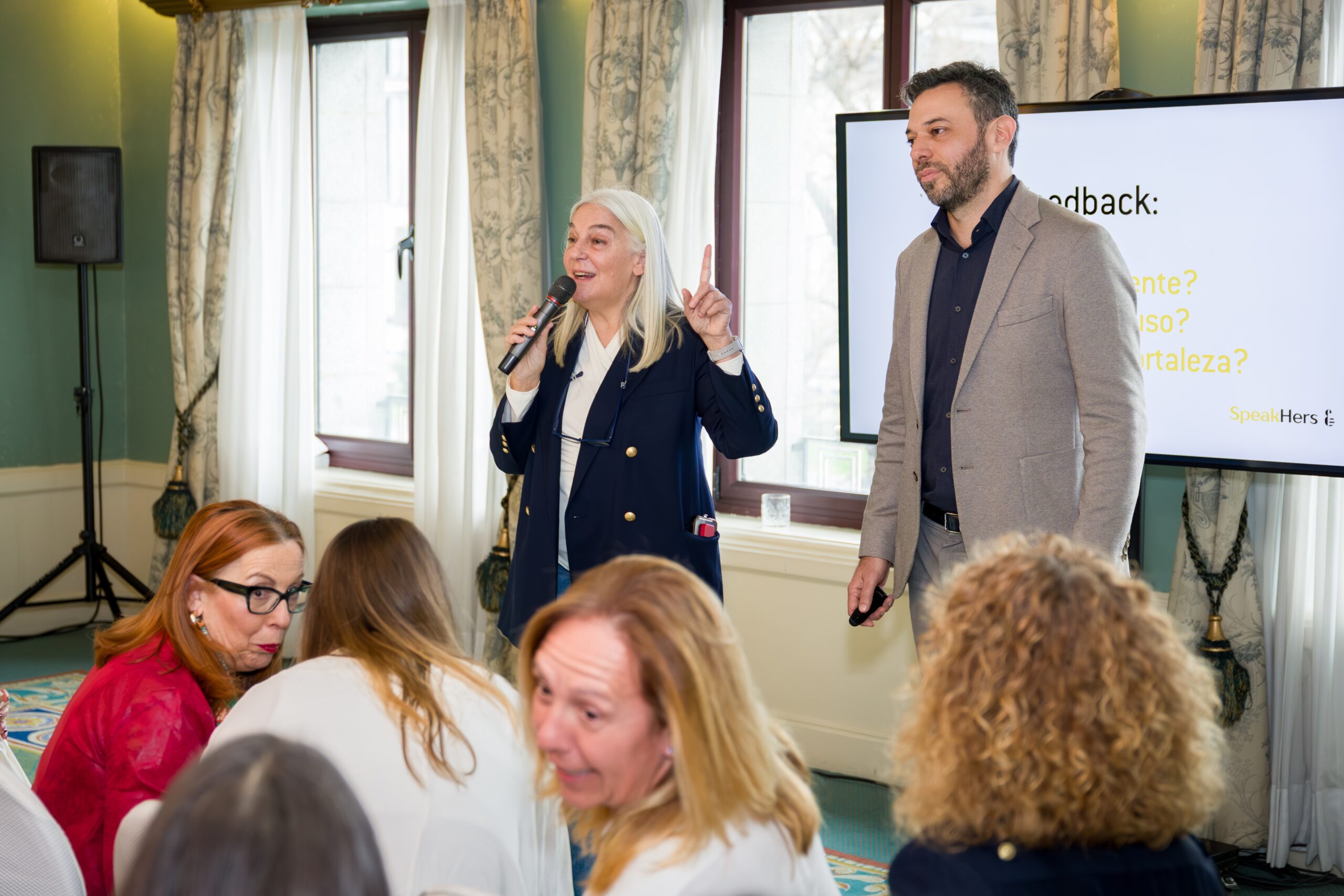 Lleno total en el InterContinental para celebrar el 8M con cultura, liderazgo, y conversación