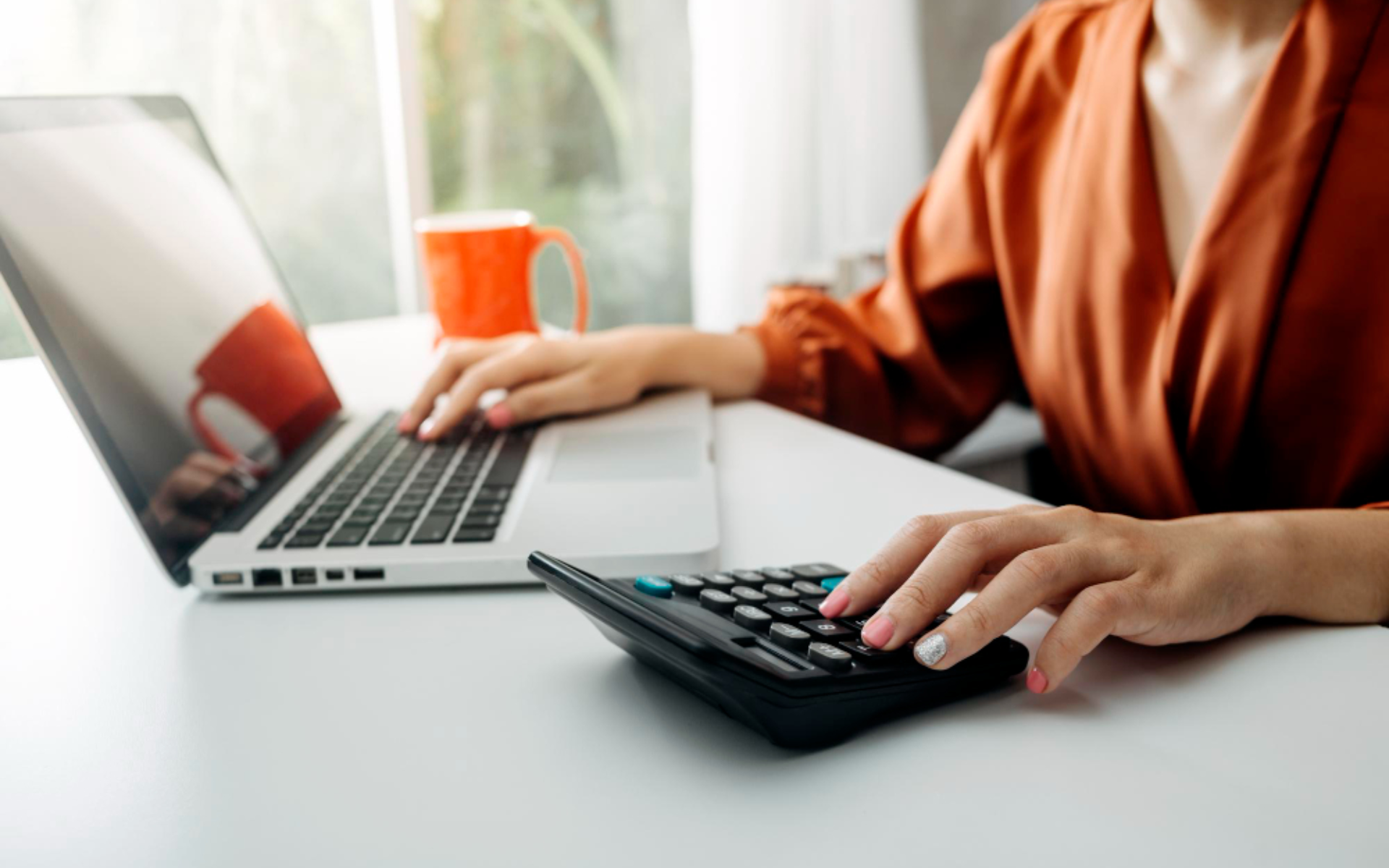 El coste invisible de viajar mal: Úbico cuantifica el impacto de los viajes de empresas