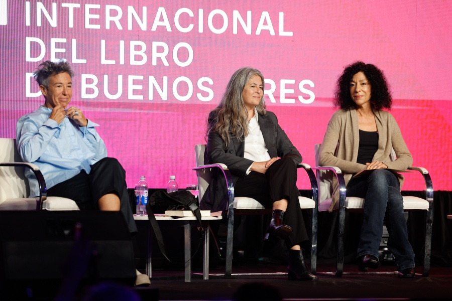 «No existe la literatura femenina»: Tres escritoras argentinas desafían una etiqueta en la FILBA