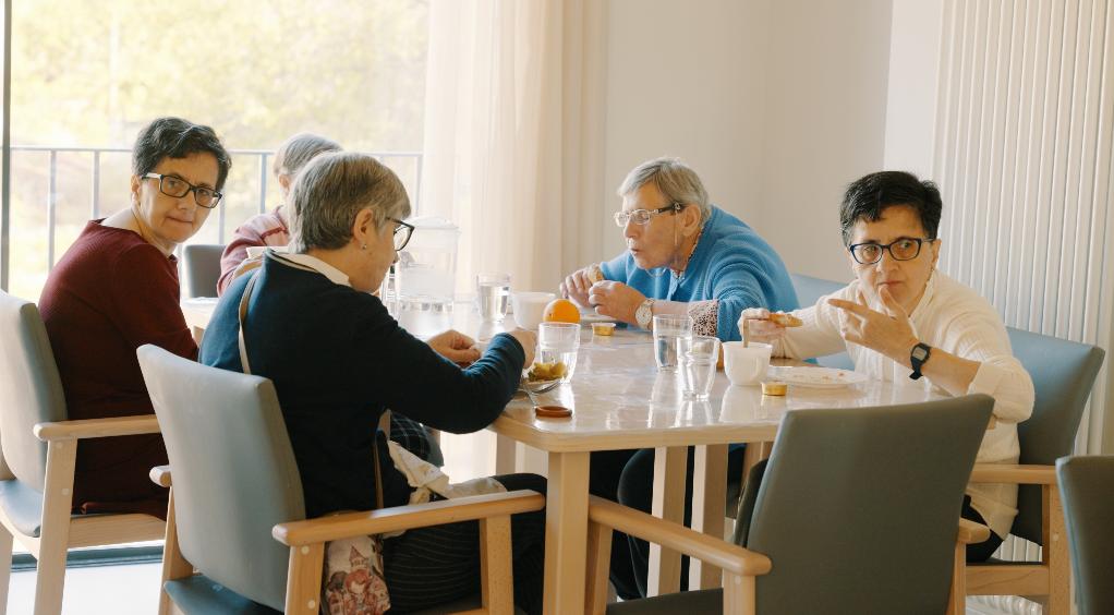 De la residencia al hogar: la apuesta de Fundación Astier por una vida más digna